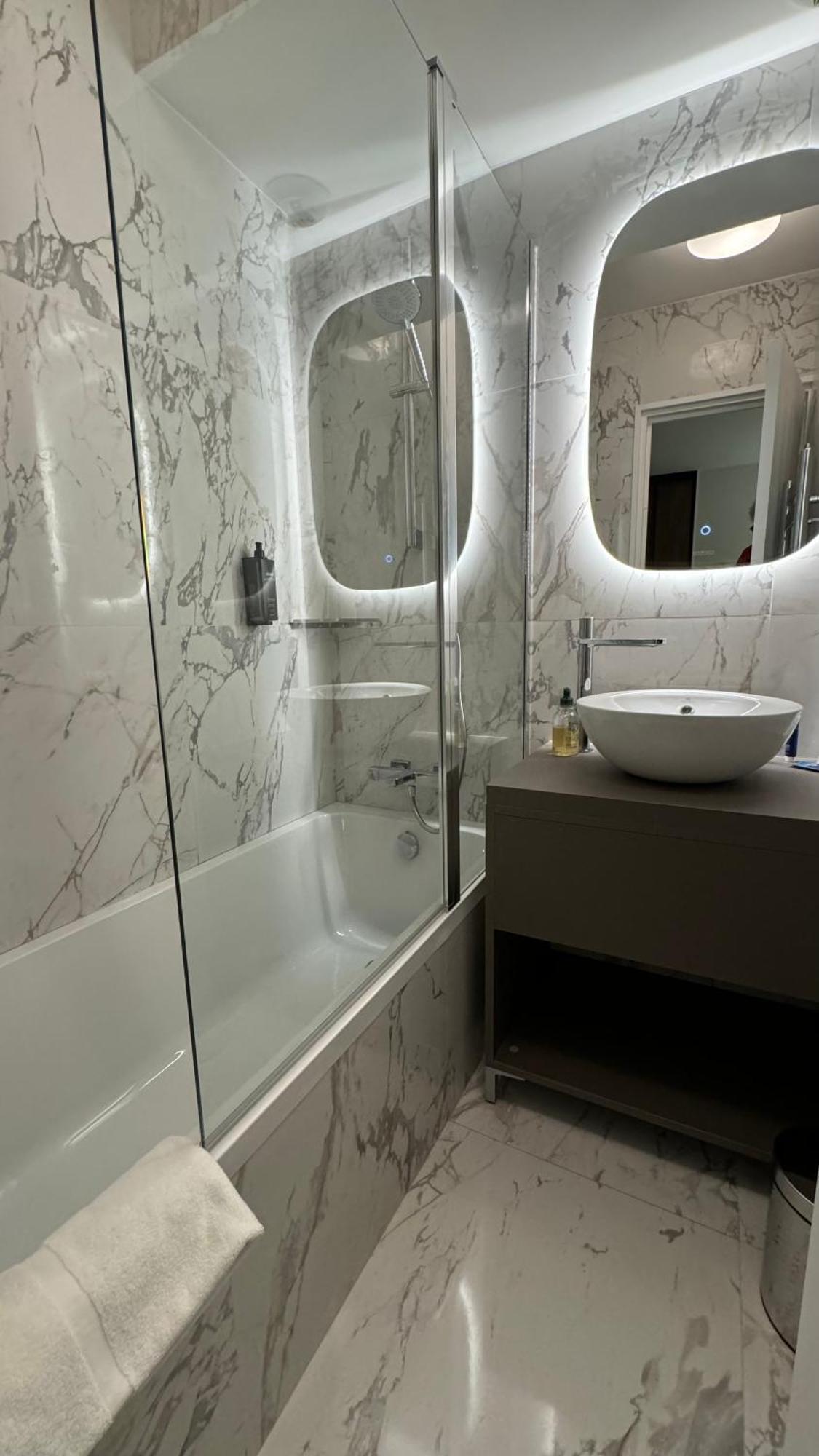 Penthouse Vue Mer Avec Rooftop,Jacuzzi,Et Parking Prive Antibes Luaran gambar